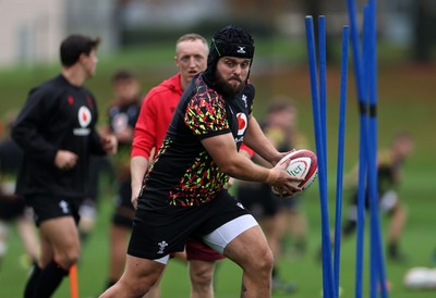 061125 - Wales Rugby Training in the week leading up to their first Quilter Nations Series game against Argentina - Nicky Smith during training
