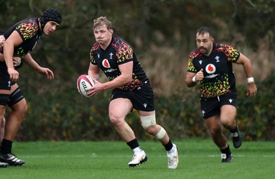 061125 - Wales Rugby Training in the week leading up to their first Quilter Nations Series game against Argentina - Jac Morgan during training