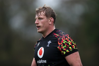 061125 - Wales Rugby Training in the week leading up to their first Quilter Nations Series game against Argentina - Jac Morgan during training