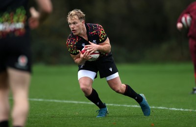 061125 - Wales Rugby Training in the week leading up to their first Quilter Nations Series game against Argentina - Blair Murray during training