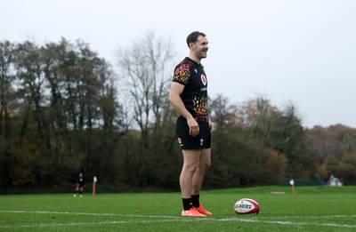061125 - Wales Rugby Training in the week leading up to their first Quilter Nations Series game against Argentina - Tomos Williams during training
