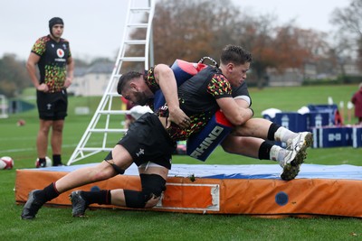061125 - Wales Rugby Training in the week leading up to their first Quilter Nations Series game against Argentina - Alex Mann and Gareth Thomas during training