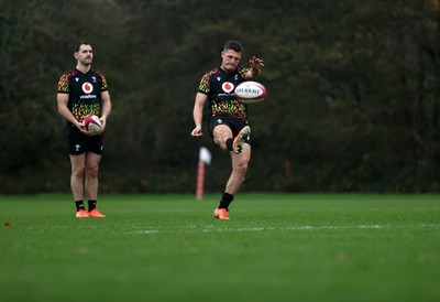 061125 - Wales Rugby Training in the week leading up to their first Quilter Nations Series game against Argentina - Callum Sheedy during training