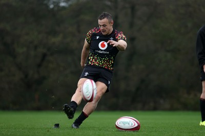 061125 - Wales Rugby Training in the week leading up to their first Quilter Nations Series game against Argentina - Jarrod Evans during training