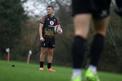 061125 - Wales Rugby Training in the week leading up to their first Quilter Nations Series game against Argentina - Callum Sheedy during training