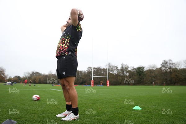 061125 - Wales Rugby Training in the week leading up to their first Quilter Nations Series game against Argentina - Liam Belcher during training