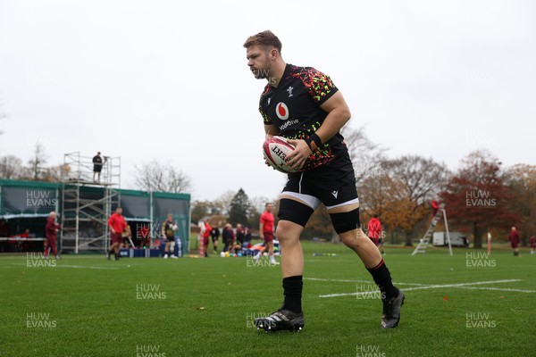 061125 - Wales Rugby Training in the week leading up to their first Quilter Nations Series game against Argentina - Olly Cracknell during training