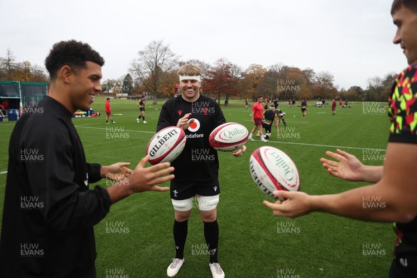 061125 - Wales Rugby Training in the week leading up to their first Quilter Nations Series game against Argentina - Rio Dyer, Aaron Wainwright and Dafydd Jenkins
