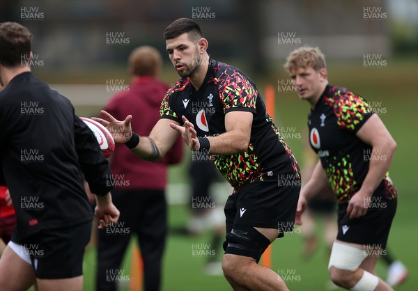 061125 - Wales Rugby Training in the week leading up to their first Quilter Nations Series game against Argentina - Rhys Davies during training