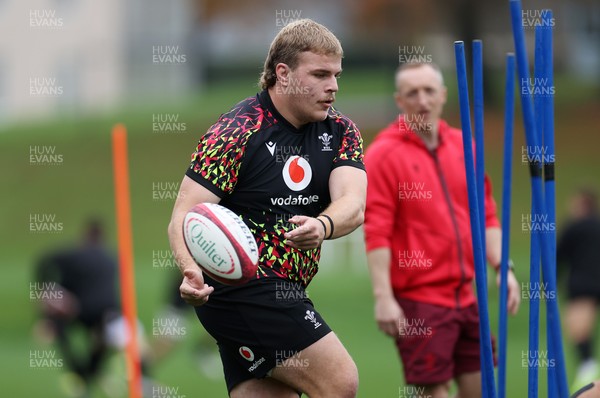 061125 - Wales Rugby Training in the week leading up to their first Quilter Nations Series game against Argentina - Archie Griffin during training