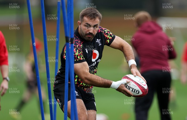 061125 - Wales Rugby Training in the week leading up to their first Quilter Nations Series game against Argentina - Liam Belcher during training