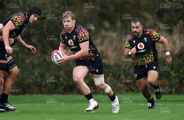 061125 - Wales Rugby Training in the week leading up to their first Quilter Nations Series game against Argentina - Jac Morgan during training