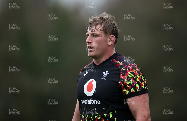 061125 - Wales Rugby Training in the week leading up to their first Quilter Nations Series game against Argentina - Jac Morgan during training
