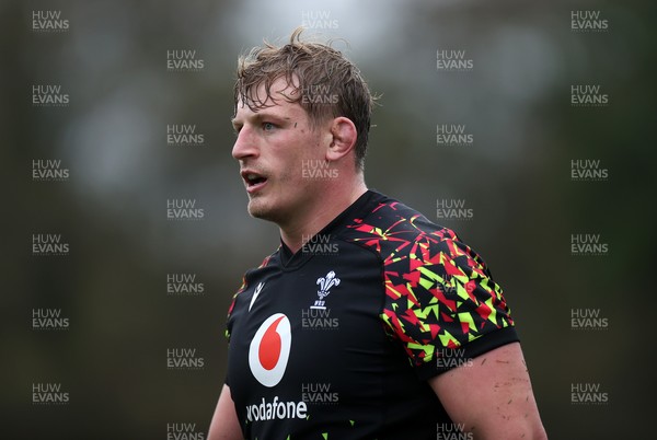 061125 - Wales Rugby Training in the week leading up to their first Quilter Nations Series game against Argentina - Jac Morgan during training
