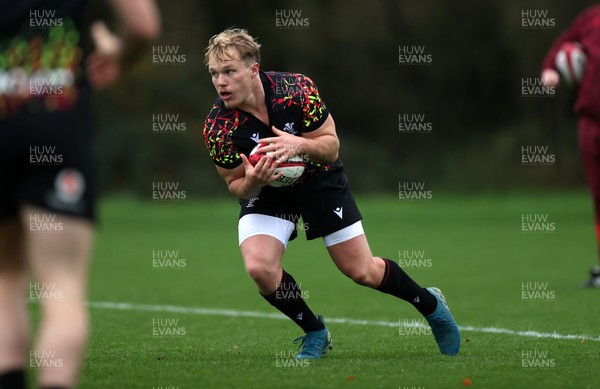 061125 - Wales Rugby Training in the week leading up to their first Quilter Nations Series game against Argentina - Blair Murray during training