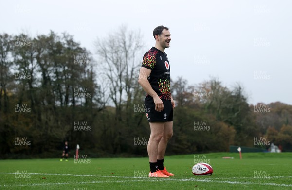 061125 - Wales Rugby Training in the week leading up to their first Quilter Nations Series game against Argentina - Tomos Williams during training