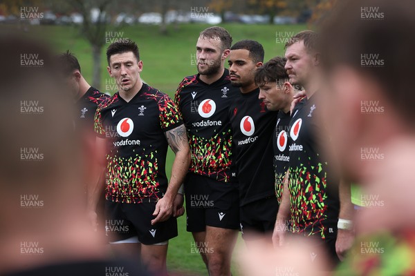 061125 - Wales Rugby Training in the week leading up to their first Quilter Nations Series game against Argentina - Max Llewellyn during training