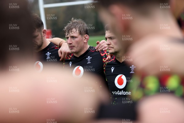 061125 - Wales Rugby Training in the week leading up to their first Quilter Nations Series game against Argentina - Jac Morgan during training