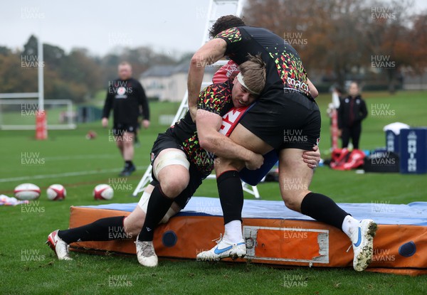 061125 - Wales Rugby Training in the week leading up to their first Quilter Nations Series game against Argentina - Aaron Wainwright during training
