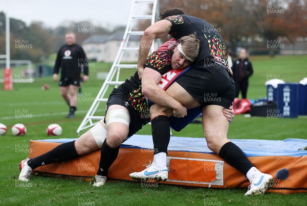 061125 - Wales Rugby Training in the week leading up to their first Quilter Nations Series game against Argentina - Aaron Wainwright during training