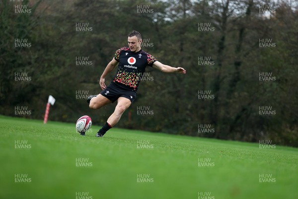 061125 - Wales Rugby Training in the week leading up to their first Quilter Nations Series game against Argentina - Jarrod Evans during training