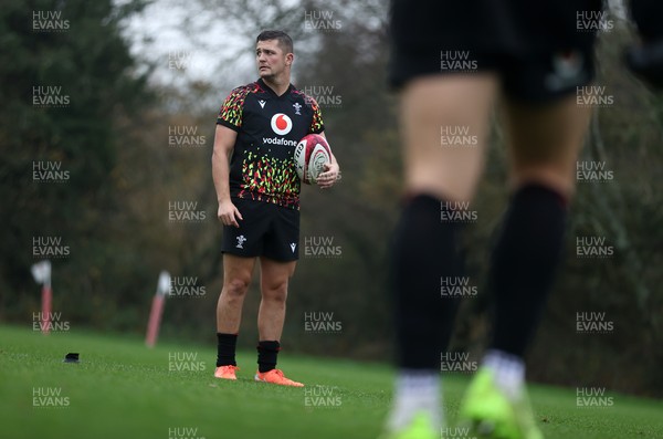 061125 - Wales Rugby Training in the week leading up to their first Quilter Nations Series game against Argentina - Callum Sheedy during training
