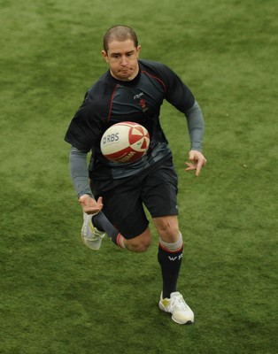 07.02.08 - Wales Rugby Training - Shane Williams in action during training 