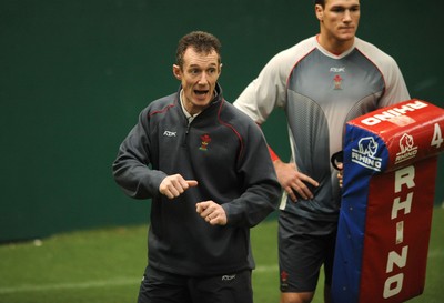 07.02.08 - Wales Rugby Training - Wales Backs Coach, Rob Howley makes a point during training 