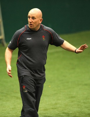 07.02.08 - Wales Rugby Training - Wales Defence Coach, Shaun Edwards makes a point during training 