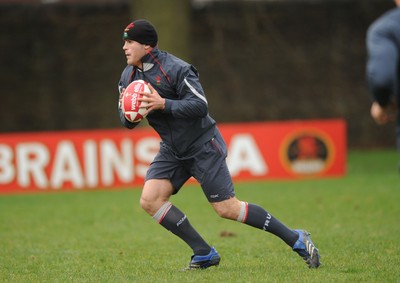 07.02.08 - Wales Rugby Training - jamie Roberts in action during training 