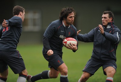07.02.08 - Wales Rugby Training - Gavin Henson takes on Tom James(r) during training 