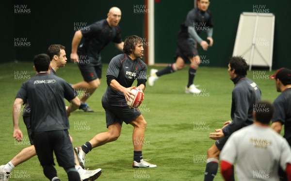 07.02.08 - Wales Rugby Training - Gavin Henson in action during training 