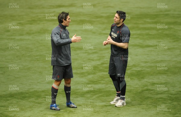 07.02.08 - Wales Rugby Training - James Hook and Stephen Jones(r) during training 