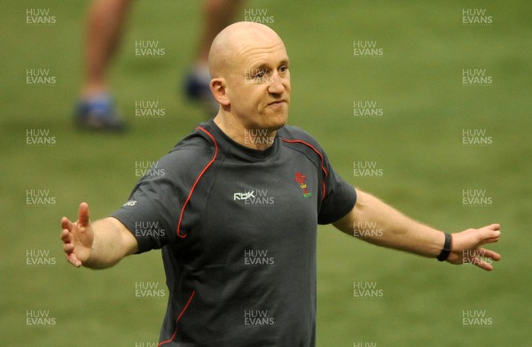 07.02.08 - Wales Rugby Training - Wales Defence Coach, Shaun Edwards makes a point during training 