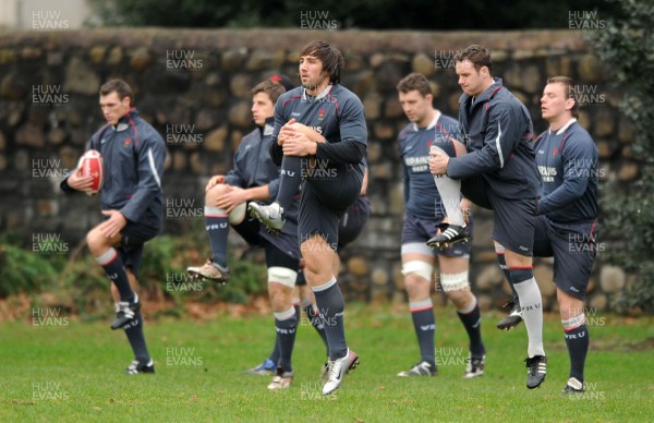 07.02.08 - Wales Rugby Training - Gavin Henson leads the warm up 
