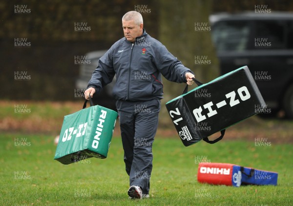 07.02.08 - Wales Rugby Training - Wales Coach, Warren Gatland prepares training 