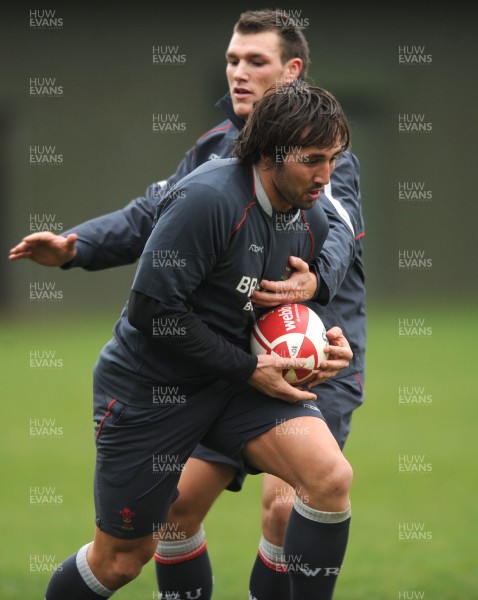 07.02.08 - Wales Rugby Training - Gavin Henson takes on Tom James(r) during training 