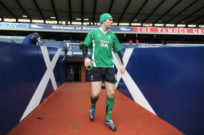 07.02.09 - Wales Rugby Training - Stephen Jones arrives at Murrayfield for a kicking session. 