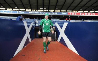 07.02.09 - Wales Rugby Training - Stephen Jones arrives at Murrayfield for a kicking session. 