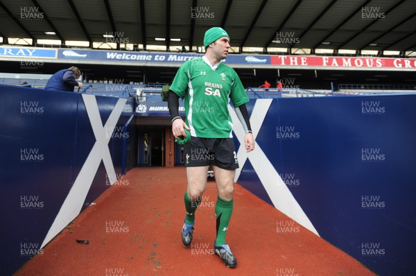 07.02.09 - Wales Rugby Training - Stephen Jones arrives at Murrayfield for a kicking session. 