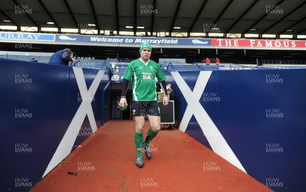 07.02.09 - Wales Rugby Training - Stephen Jones arrives at Murrayfield for a kicking session. 