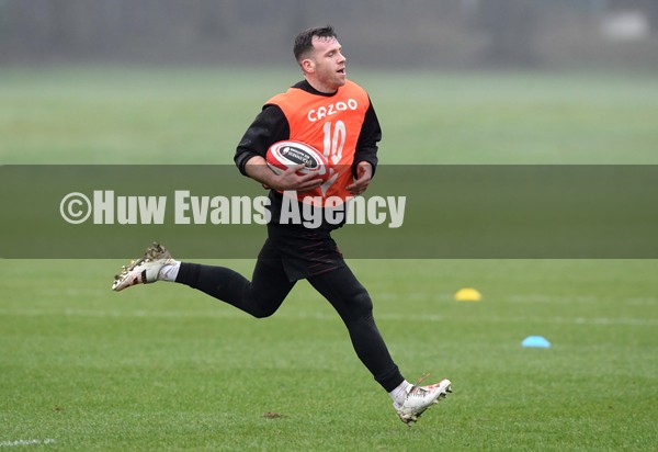070222 - Wales Rugby Training - Gareth Davies during training