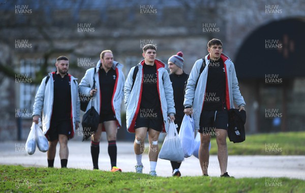 070223 - Wales Rugby Training - Gareth Thomas, Alun Wyn Jones, Joe Hawkins, George North and Dafydd Jenkins during training