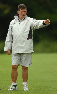 07.08.07 - Wales Rugby Training - Wales Coach, Gareth Jenkins during training 
