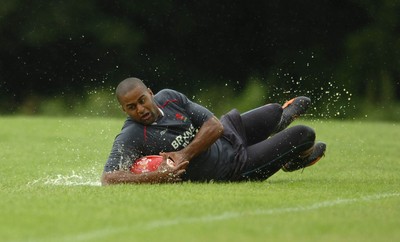 07.08.07 - Wales Rugby Training - Aled Brew enjoys the rain during training 