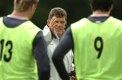 07.08.07 - Wales Rugby Training - Wales Coach, Gareth Jenkins during training 