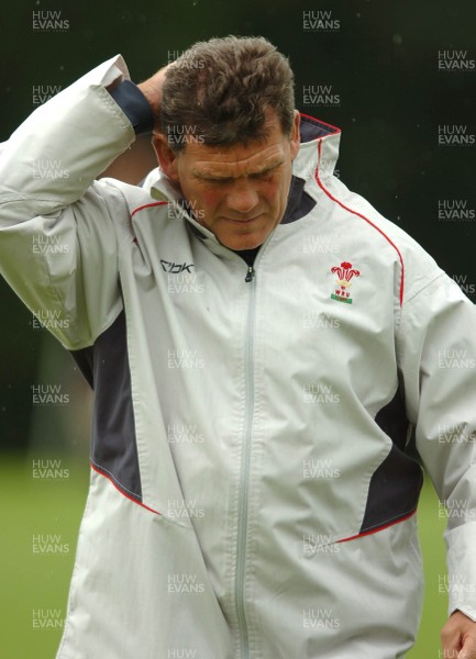 07.08.07 - Wales Rugby Training - Wales Coach, Gareth Jenkins during training 