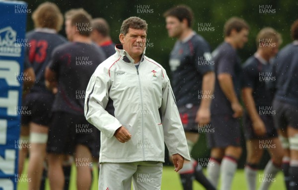 07.08.07 - Wales Rugby Training - Wales Coach, Gareth Jenkins during training 