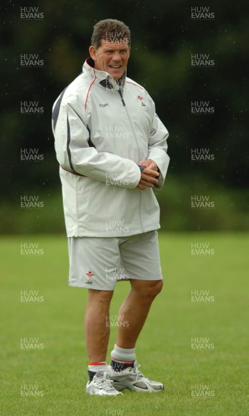 07.08.07 - Wales Rugby Training - Wales Coach, Gareth Jenkins during training 