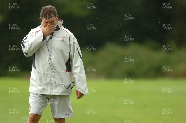 07.08.07 - Wales Rugby Training - Wales Coach, Gareth Jenkins during training 
